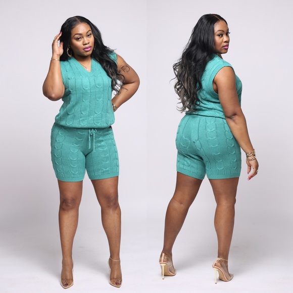 Other - 2 piece green Sweater short set